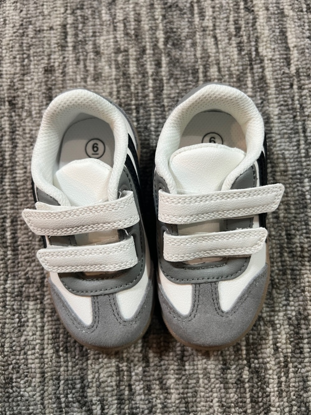 Cat & Jack - Toddler Dakota Retro Hook and Loop Closure Court Sneakers Size 6